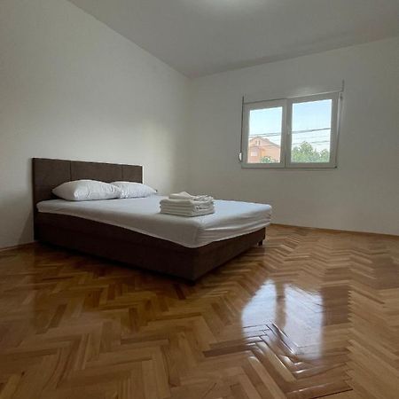 פודגוריצה Entire Spacious Apartment With Free Parking מראה חיצוני תמונה