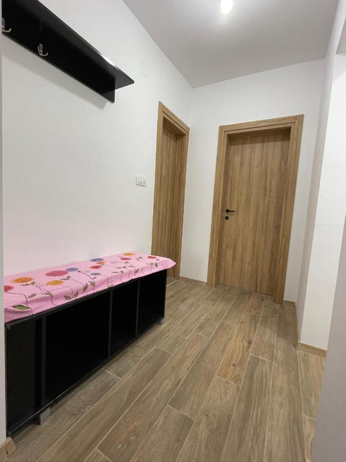 פודגוריצה Entire Spacious Apartment With Free Parking מראה חיצוני תמונה