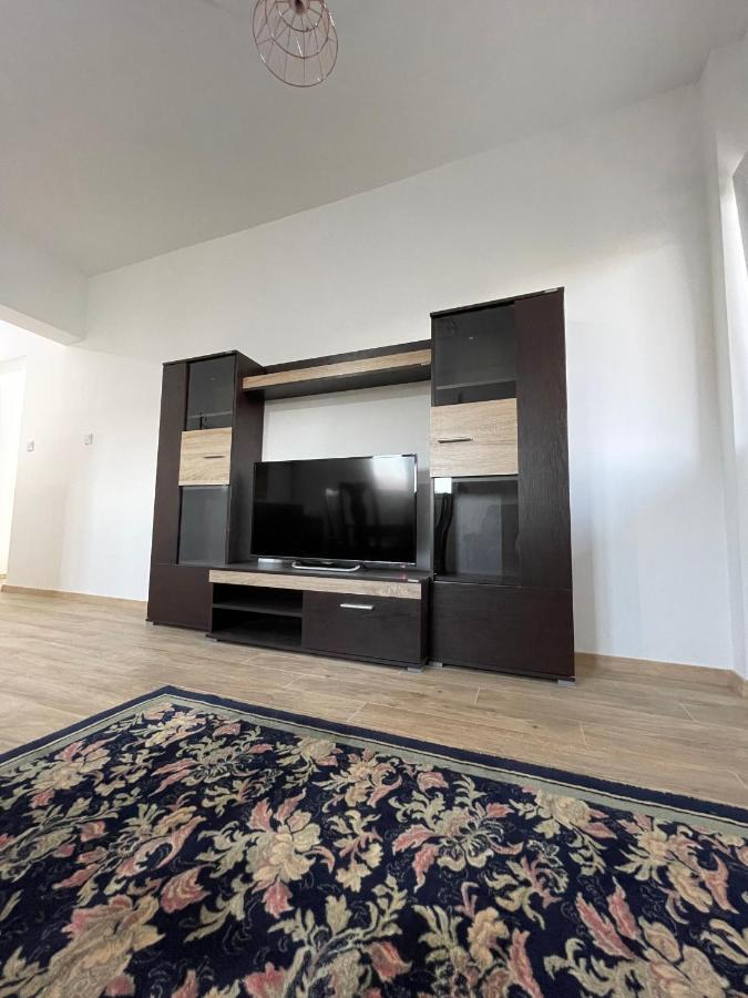 פודגוריצה Entire Spacious Apartment With Free Parking מראה חיצוני תמונה