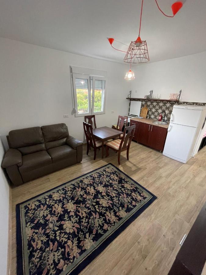 פודגוריצה Entire Spacious Apartment With Free Parking מראה חיצוני תמונה