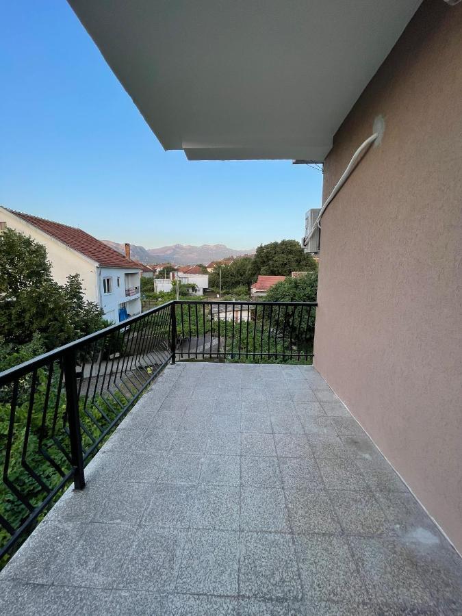 פודגוריצה Entire Spacious Apartment With Free Parking מראה חיצוני תמונה