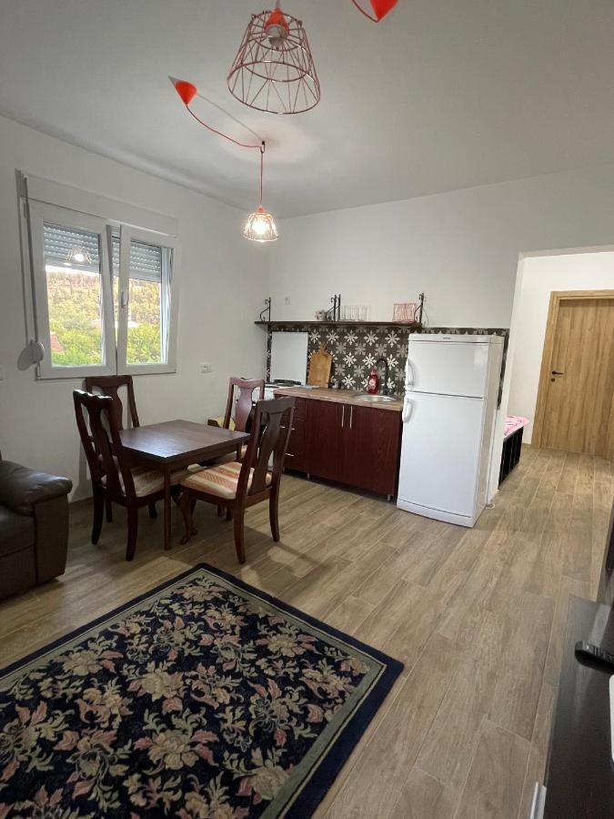 פודגוריצה Entire Spacious Apartment With Free Parking מראה חיצוני תמונה
