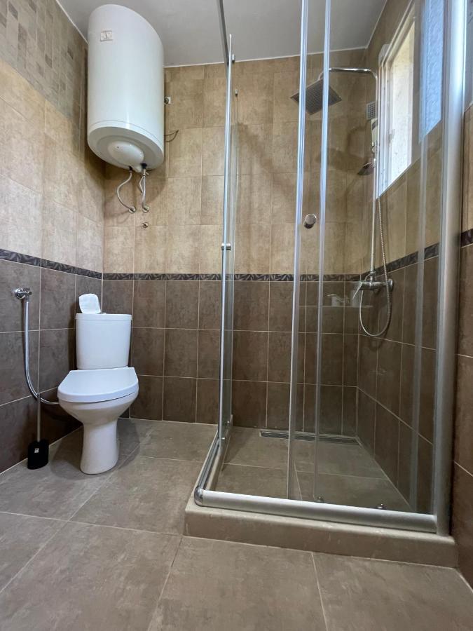 פודגוריצה Entire Spacious Apartment With Free Parking מראה חיצוני תמונה